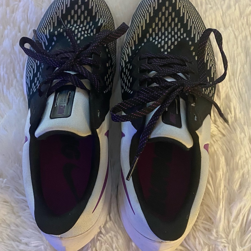 Nike Black and White Sneakers for Everyday Comfort